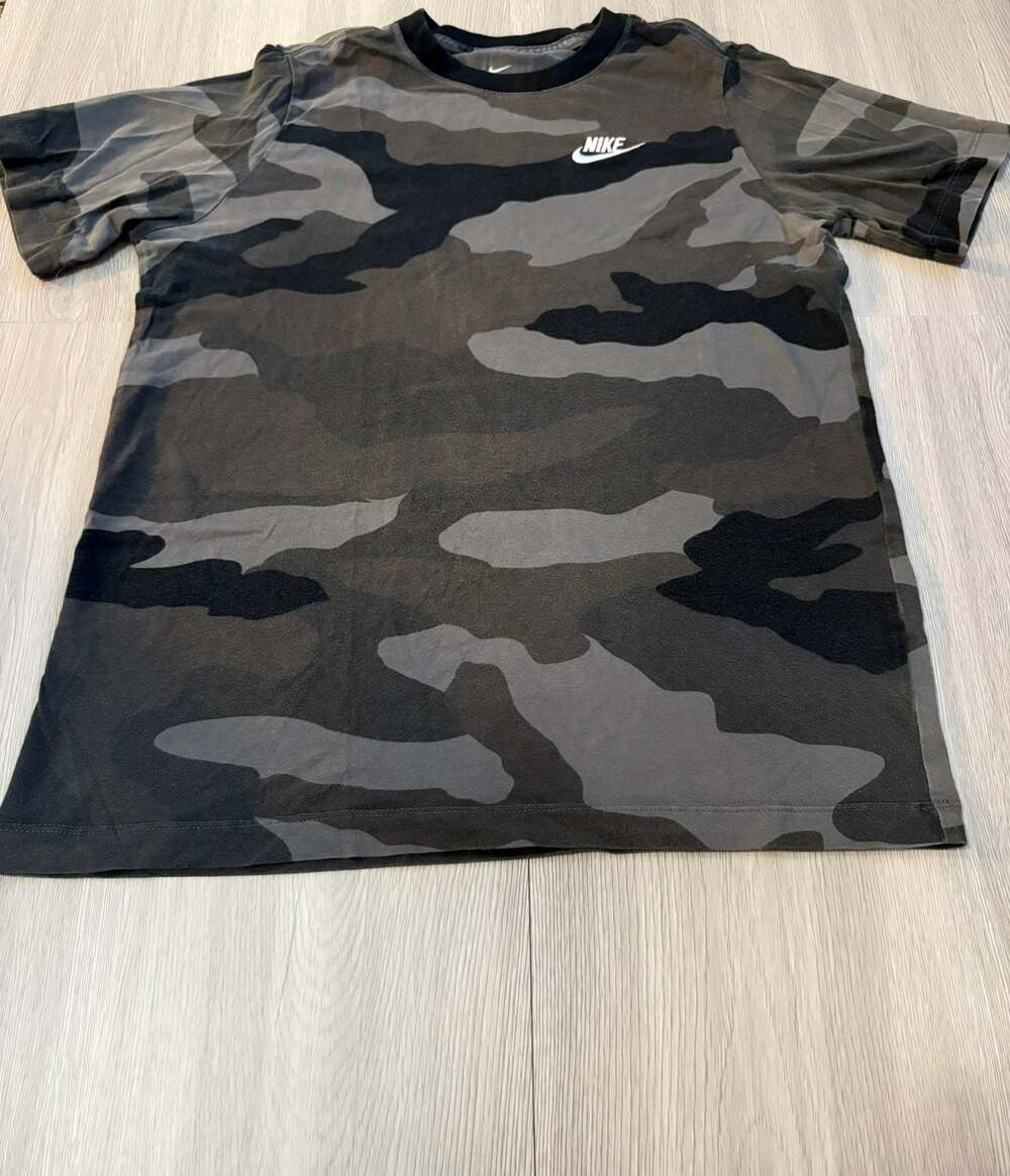 Boys Nike The Nike Tee Camo Print Short Sleeve T-Shirt Size XL
